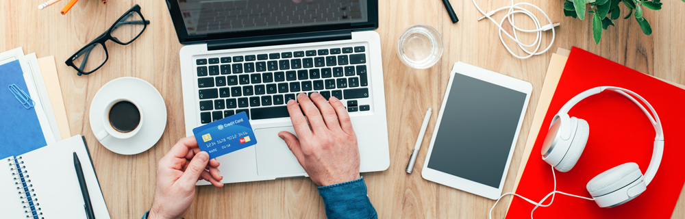 איך כדאי לשלם במסע קניות מקוון? כרטיס אשראי VS פייפאל
