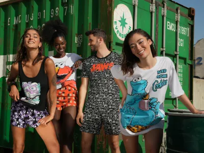 אורבניקה - סקירה כללית, סניפים ומבצעים