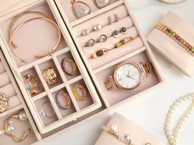 תכשיטים: אמנות, יוקרה והיסטוריה