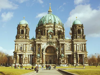 המלונות הכי טובים ב - 5 ערים הכי מבוקשות, סקירת בתי מלון מומלצים ביותר וזולים על פי בוקינג דוט קום